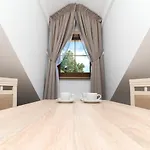 Astra - & Restaurant Apartment