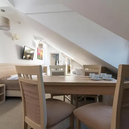 Astra - & Restaurant 아파트