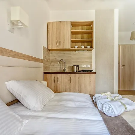 アパート Astra - & Restaurant *