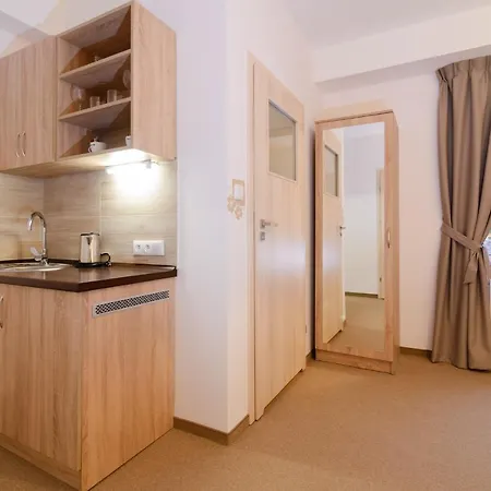 아파트 Astra - & Restaurant *